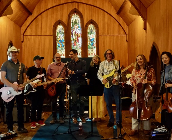 La Malband features musicians from the United States and Canada.